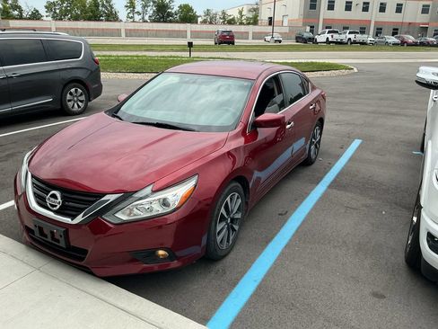 Used 2017 Nissan Altima 2.5 SV FWD image 2