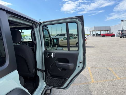 Used 2023 Jeep Wrangler Unlimited Sport AWD/4WD image 39