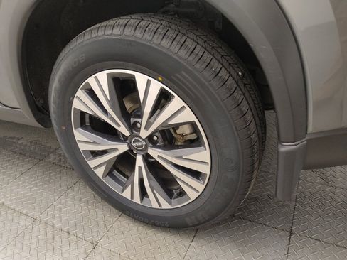 Used 2022 Nissan Rogue SV FWD image 31
