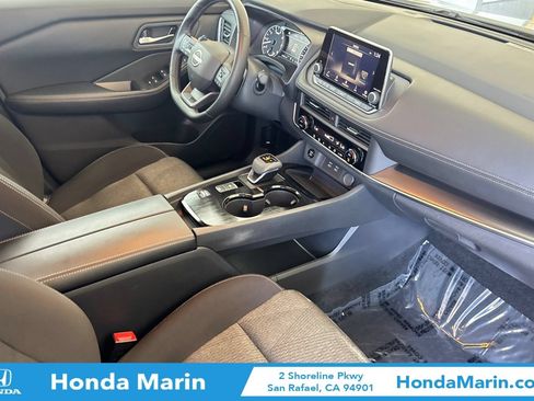 Used 2025 Nissan Rogue SV FWD image 20