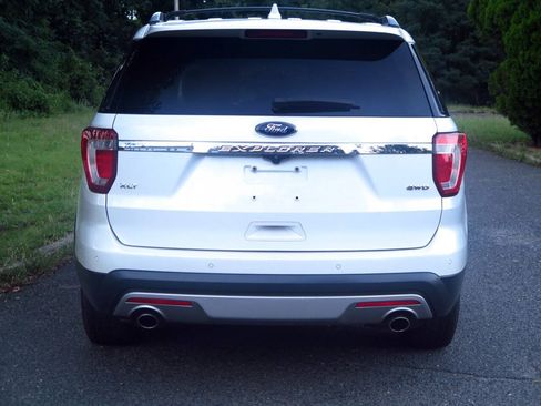 Used 2016 Ford Explorer XLT w/ Equipment Group 202A AWD/4WD image 23