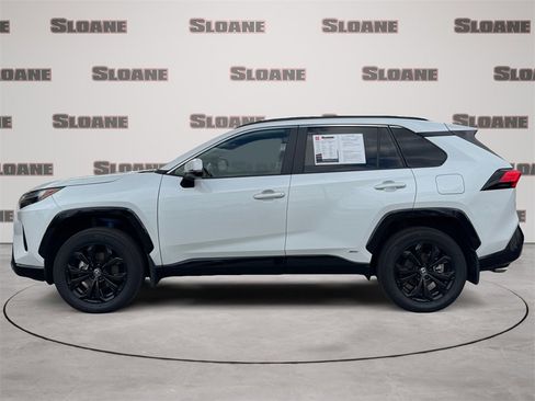 Used 2024 Toyota RAV4 SE image 2