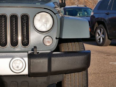 Used 2014 Jeep Wrangler Unlimited Sahara w/ Dual Top Group image 47