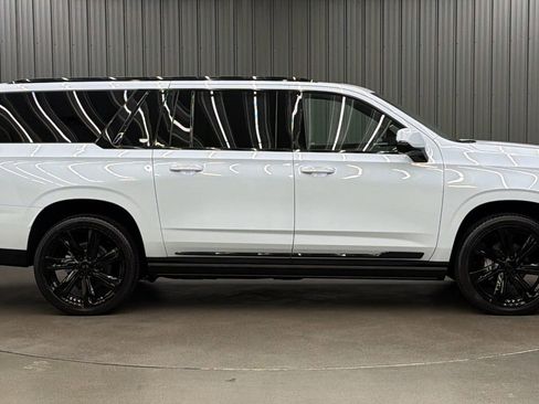 Used 2026 Cadillac Escalade ESV Sport w/ Touring Package AWD/4WD image 6