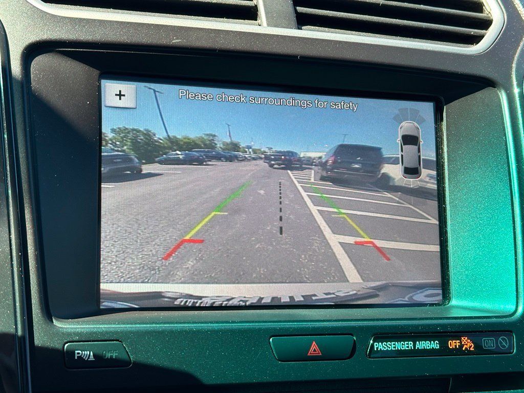 Used 2017 Ford Explorer XLT w/ Equipment Group 202A AWD/4WD image 16