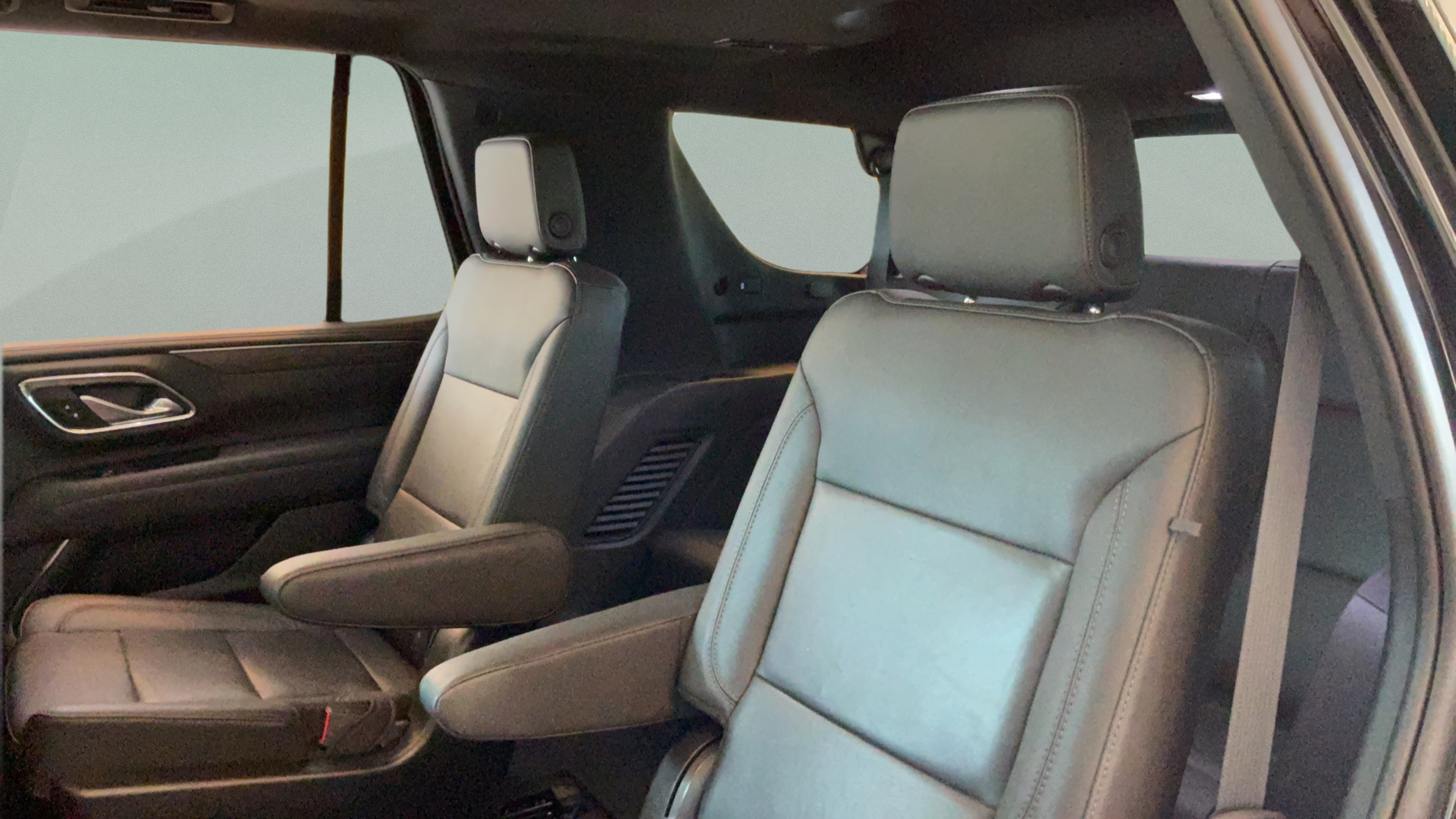 Used 2023 Chevrolet Tahoe Z71 w/ Luxury Package AWD/4WD image 31