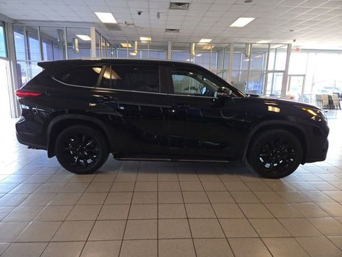 Used 2023 Toyota Highlander XLE image 9