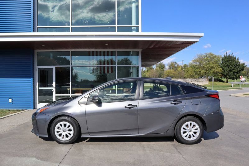Used 2021 Toyota Prius LE FWD image 6
