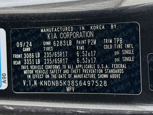 Used 2025 Kia Carnival FWD image 12