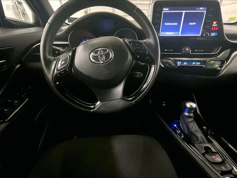 Used 2019 Toyota C-HR XLE image 5