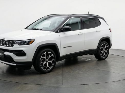 Used 2025 Jeep Compass Limited AWD/4WD image 3