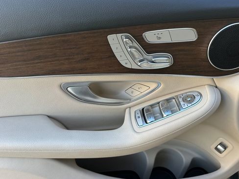 Used 2022 Mercedes-Benz GLC 300 image 25