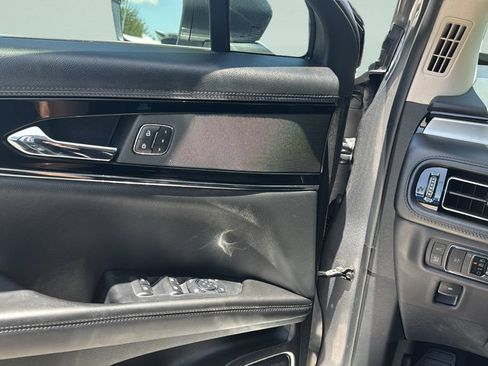 Used 2023 Lincoln Nautilus AWD w/ Premium Package image 15