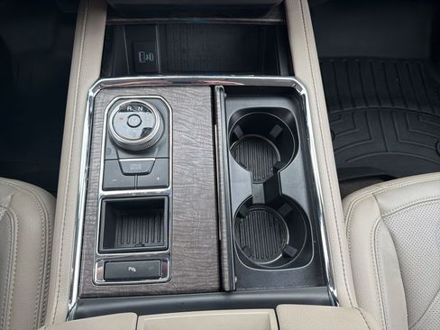 Used 2020 Ford Expedition Limited image 32