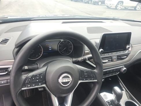 Used 2024 Nissan Altima 2.5 SV FWD image 14