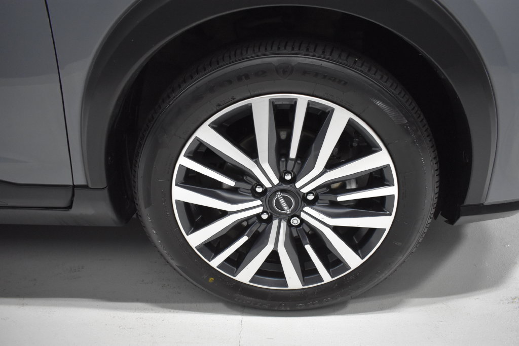 Certified 2023 Nissan Kicks SV FWD image 10
