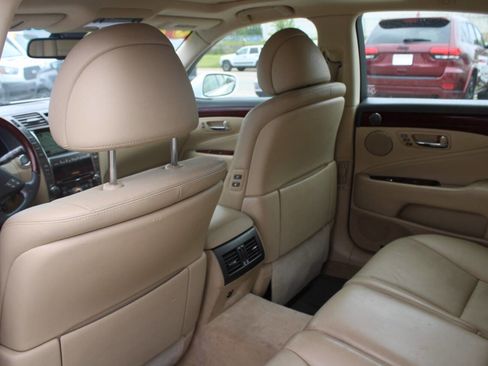 Used 2007 Lexus LS 460 RWD image 16