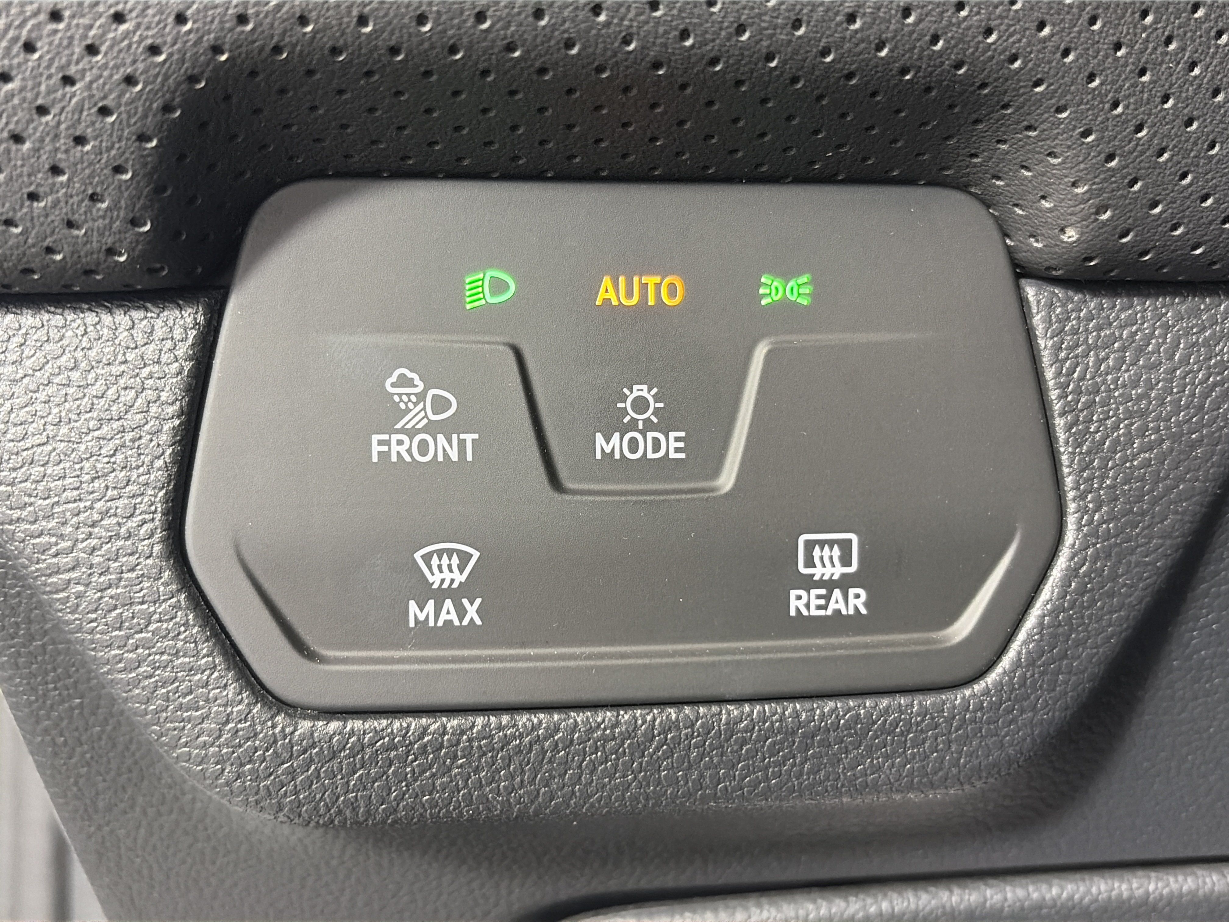 Used 2024 Volkswagen Atlas SE AWD/4WD image 34