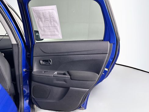 Used 2025 Mitsubishi Outlander Sport LE AWD/4WD image 29