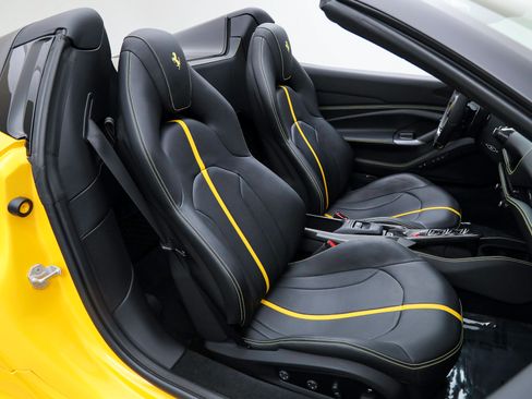 Certified 2022 Ferrari F8 Tributo RWD image 31