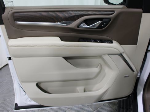 Used 2023 GMC Yukon XL Denali AWD/4WD image 6