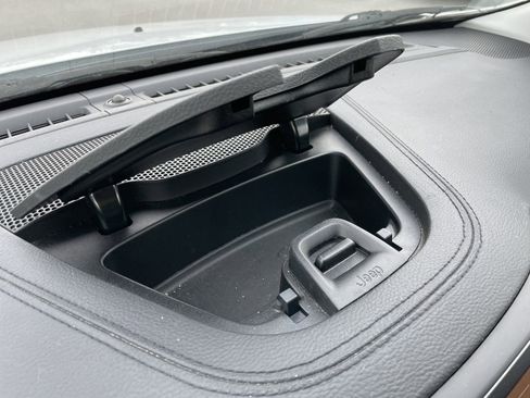 Certified 2023 Jeep Cherokee Altitude Lux image 17