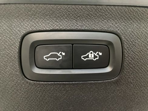 Certified 2024 Volvo XC90 B6 Ultimate w/ Protection Package image 11