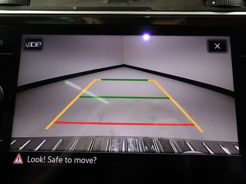 Used 2022 Volkswagen Tiguan SE image 13