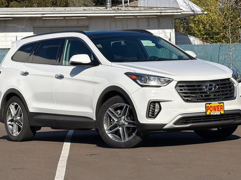 Used 2017 Hyundai Santa Fe SE image 2
