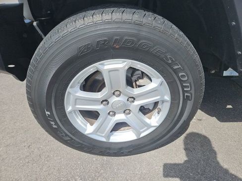 Used 2019 Jeep Wrangler Sport image 10