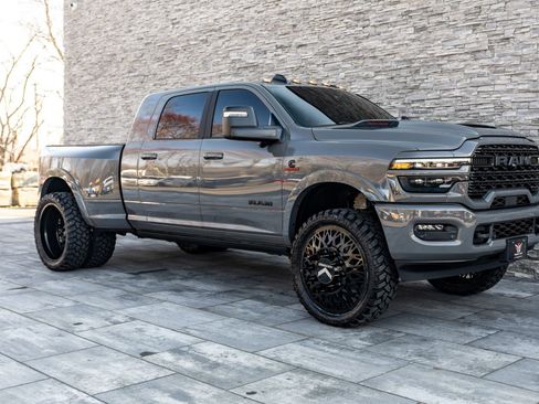 Used 2026 RAM 3500 Limited AWD/4WD image 16