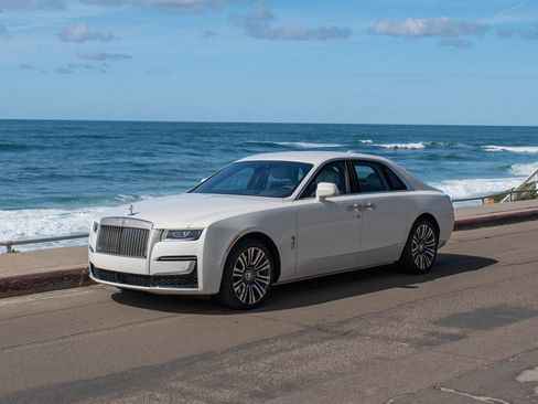 Used 2022 Rolls-Royce Ghost w/ Ghost Package image 41