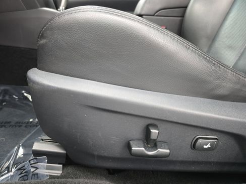 Used 2011 Subaru Outback 3.6R Limited image 27