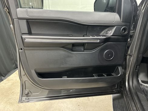 Used 2020 Ford Expedition Max XLT w/ Equipment Group 202A AWD/4WD image 15