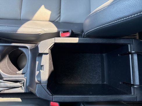 Used 2013 Toyota RAV4 Limited image 34