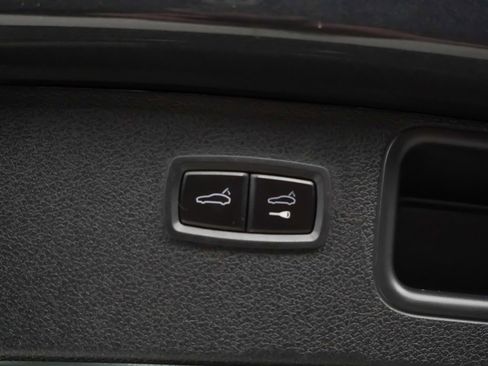 Used 2025 Porsche Macan image 14