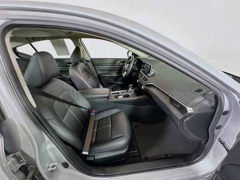 Used 2021 Nissan Altima 2.5 SR w/ SR Premium Package image 32