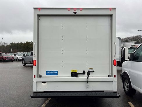 Used 2024 GMC Savana 3500 w/ Power Convenience Package image 5