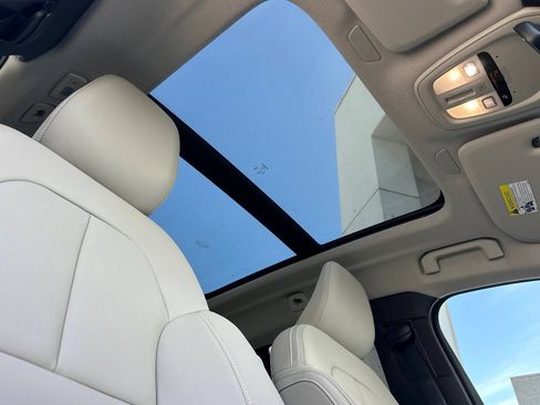 New 2026 Volvo XC40 B4 Plus w/ Climate Package FWD image 17