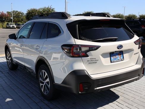 Used 2020 Subaru Outback Premium image 3