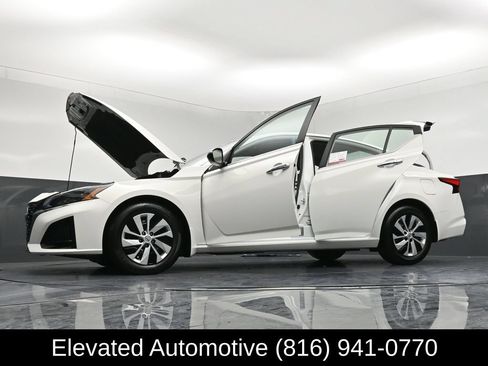 Used 2025 Nissan Altima 2.5 S FWD image 36