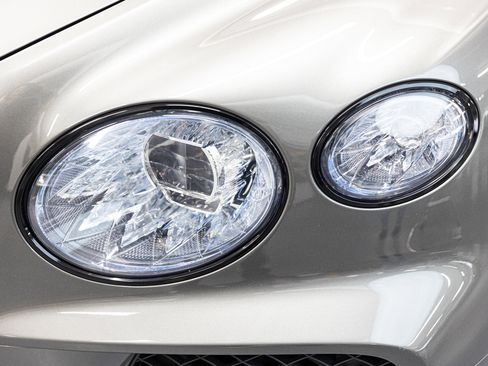 Used 2021 Bentley Bentayga image 11