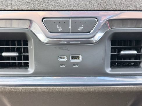 Used 2022 GMC Sierra 1500 SLT w/ SLT Premium Plus Package AWD/4WD image 26