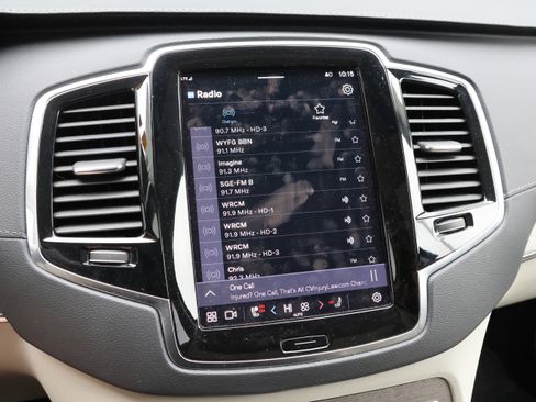 Used 2023 Volvo XC90 B6 Ultimate w/ Protection Package Premier image 24