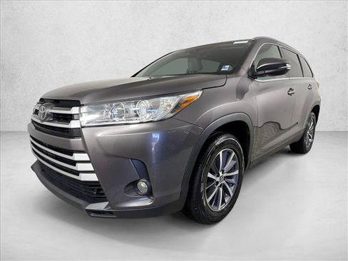 Used 2019 Toyota Highlander XLE FWD image 9