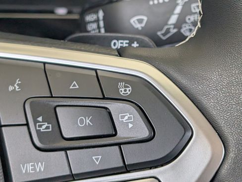 Used 2025 Volkswagen Atlas SE FWD image 36