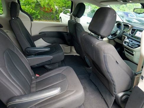 Used 2023 Chrysler Voyager LX image 27