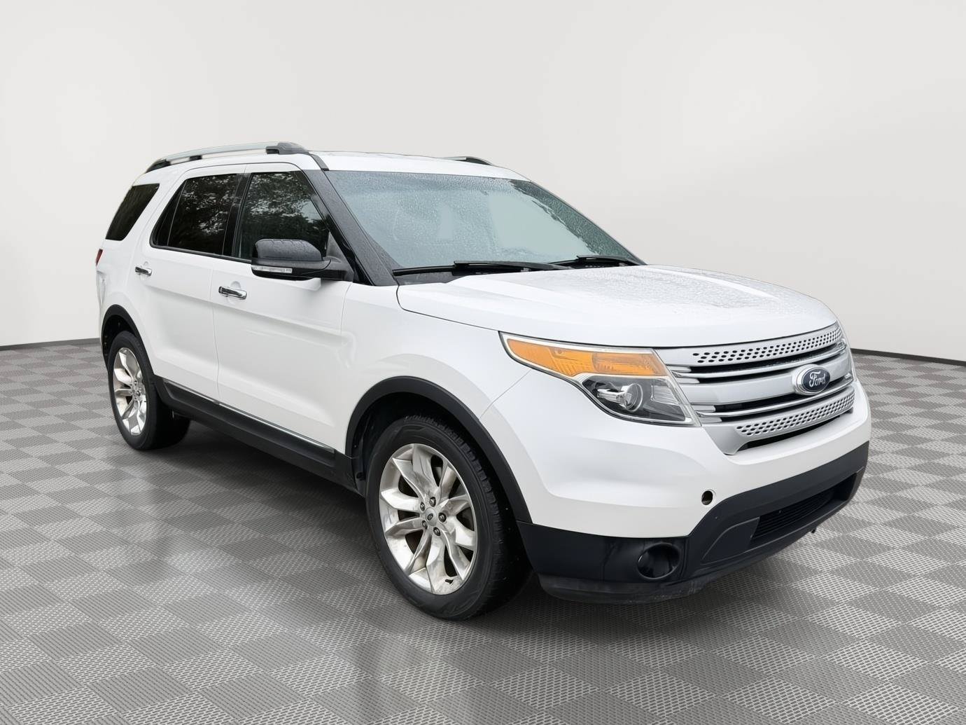 Used 2014 Ford Explorer XLT w/ Equipment Group 202A FWD image 8