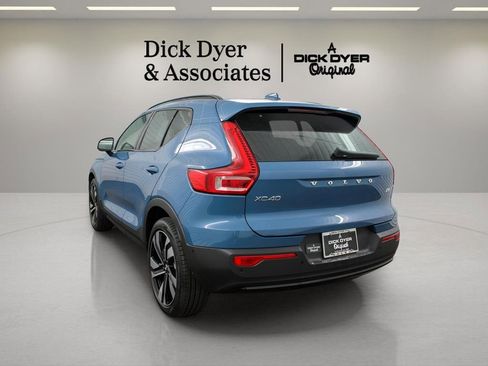 New 2025 Volvo XC40 B5 Ultra w/ Climate Package image 4