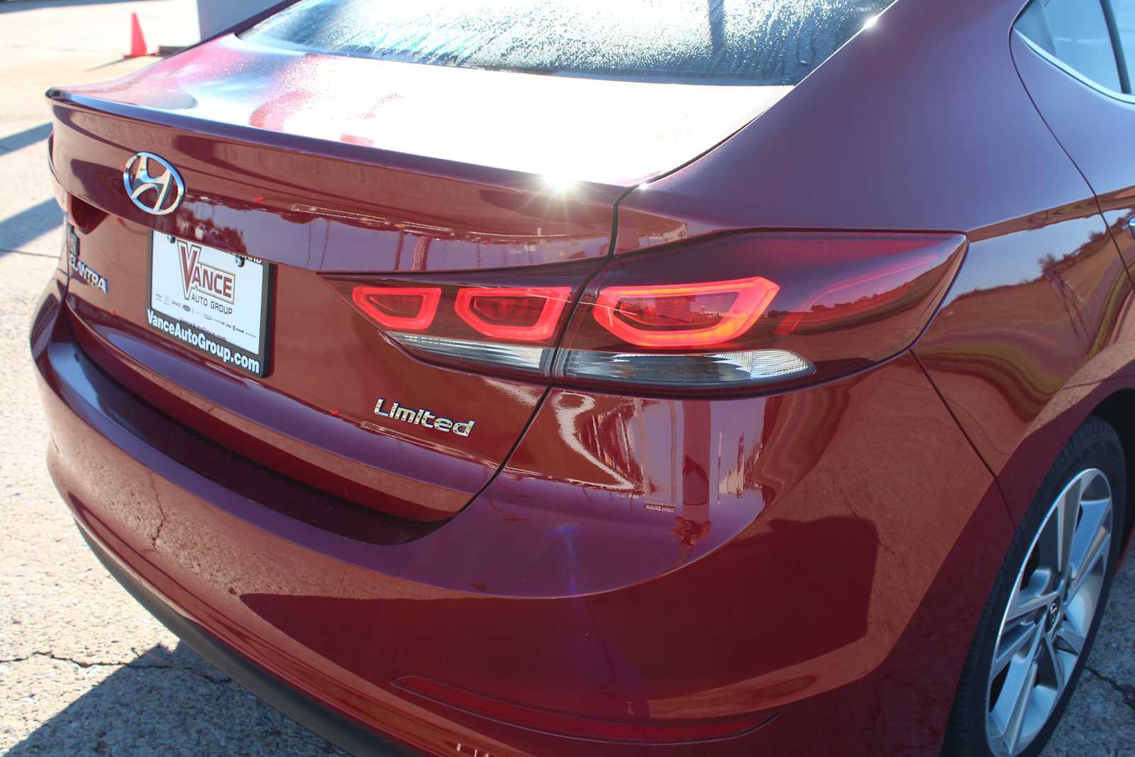 Used 2017 Hyundai Elantra Limited FWD image 11